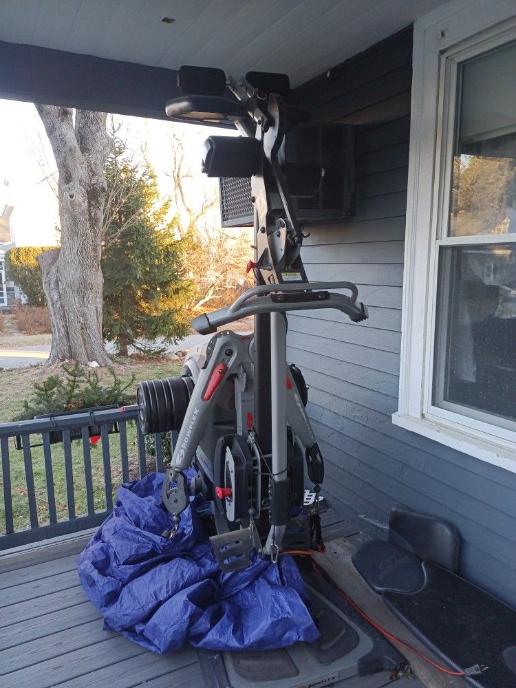 Bow Flex Revolution All Attachments Like Ne Hardly Used