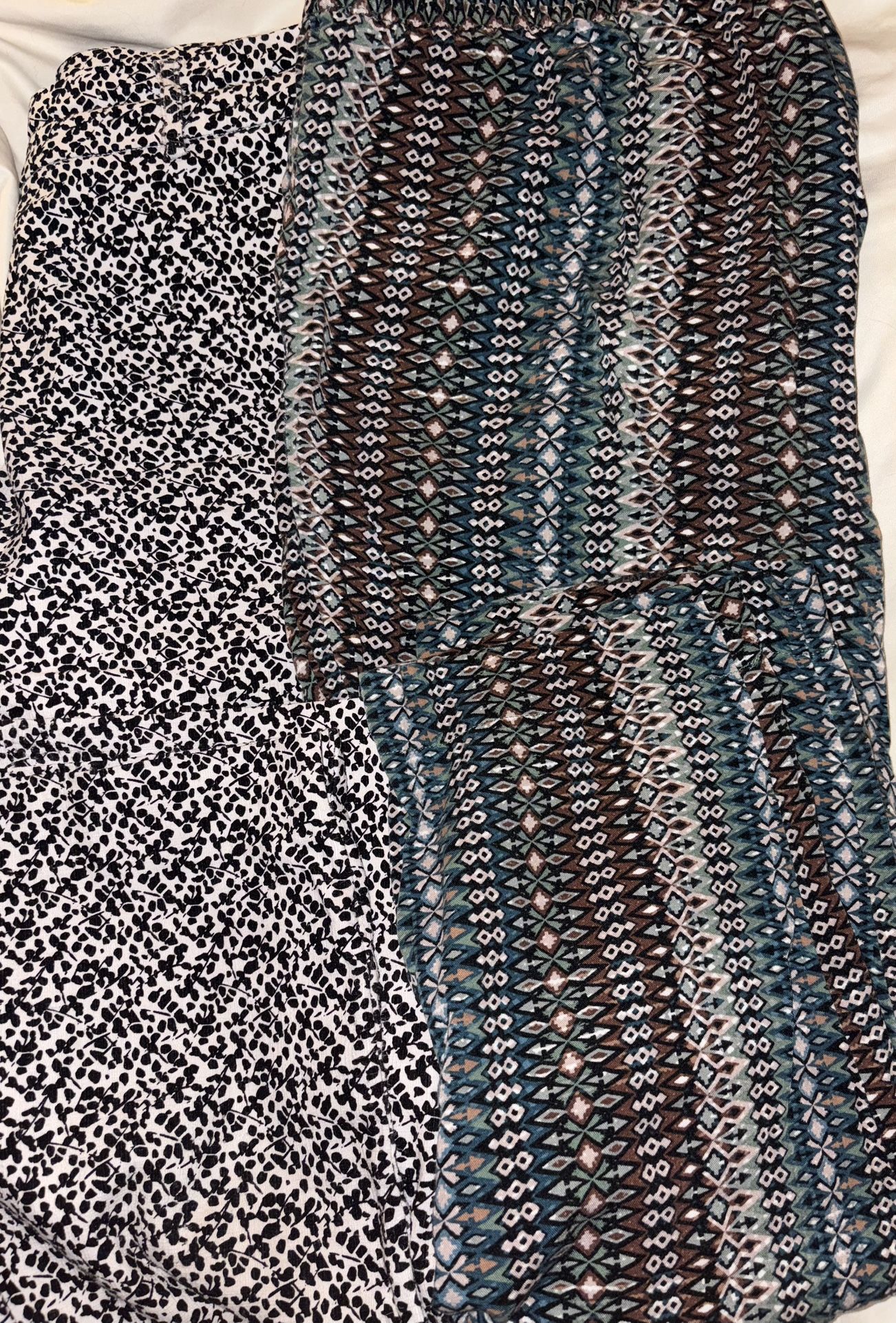 2pair Ladies XL Capris Pants. Like New Both For $5