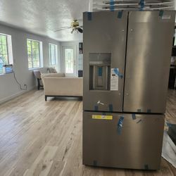 Frigidaire Gallery 28 CuFt French Door Refrigerator NEW Standard Depth GRFS2853AF