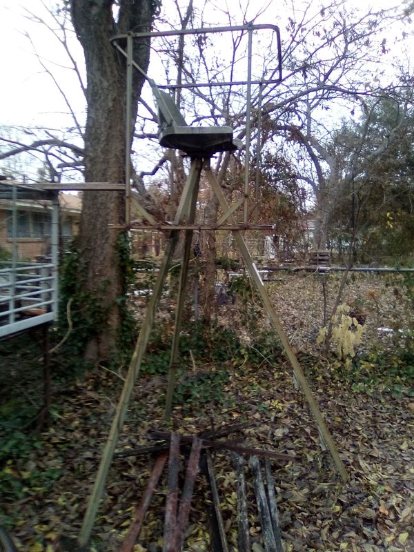 Portable deer stand..has extendable legs..fully extended is around 20
