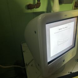 Apple eMac Desk Top