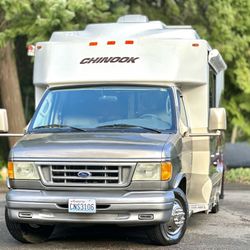 2003 Chinook Glacier 2500 With Slide Out