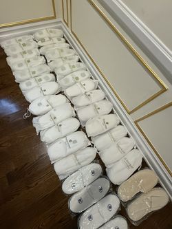 32 Pairs of Brand New Luxury Hotel Slippers ā Le Bristol, Shangri-La, Conrad & Hilton