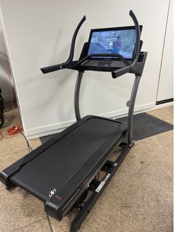 NordicTrack X32i Incline Trainer with ONLY 44 Hours!