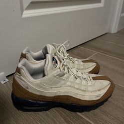 Air Max Men’s Sneakers (size 10)