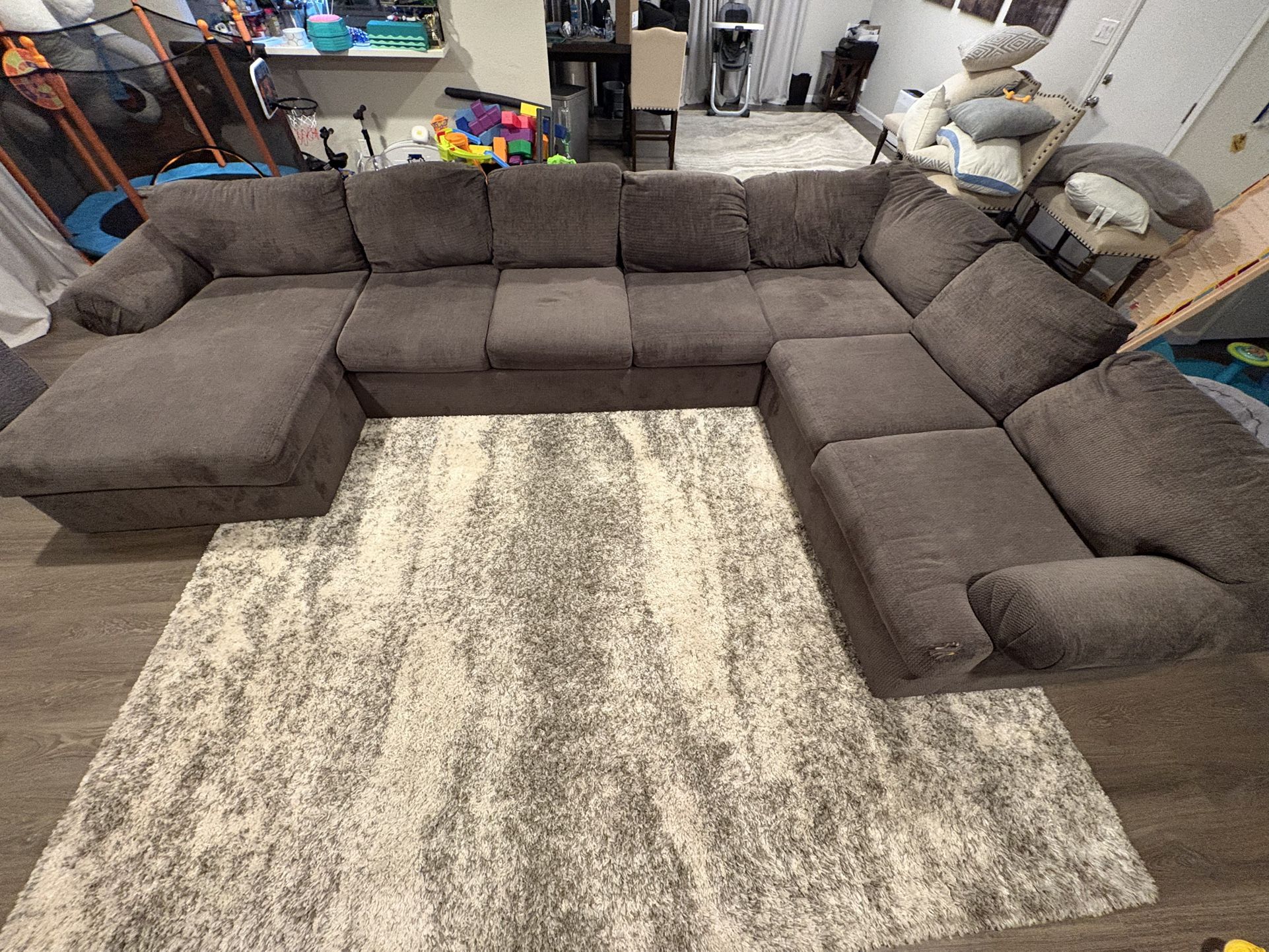 Jerome’s 3-Piece Sectional Couch