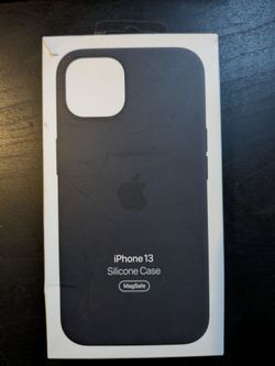 Apple Silicone Case with MagSafe for iPhone 13 - Midnight