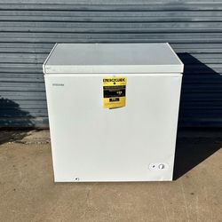 New!! Vissani 7.0 cu. ft. Manual Defrost Chest Freezer with LED Light in White Garage Ready