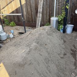 Free Dirt! Must Pick Up