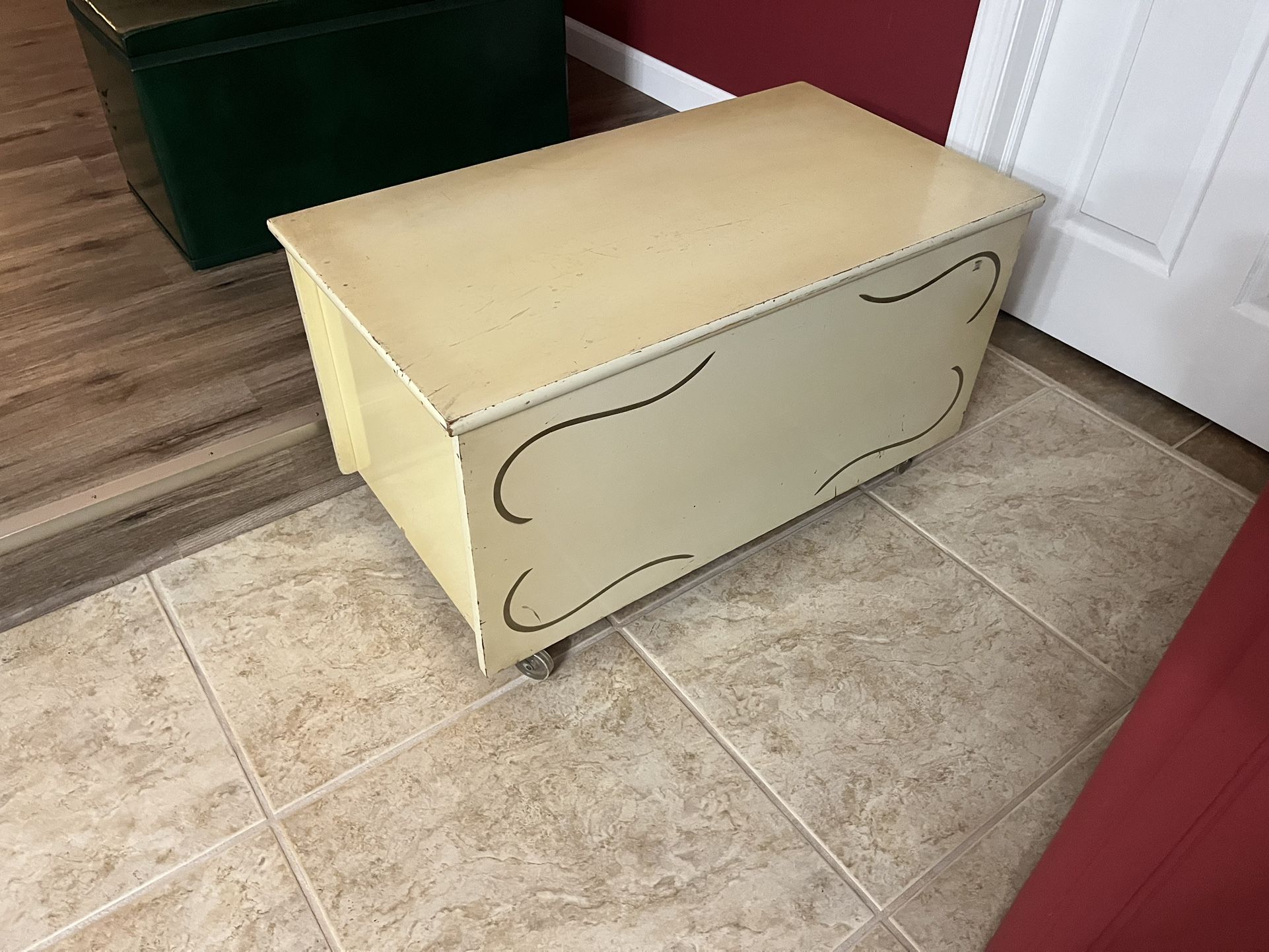 Storage Chest / Toy Chests