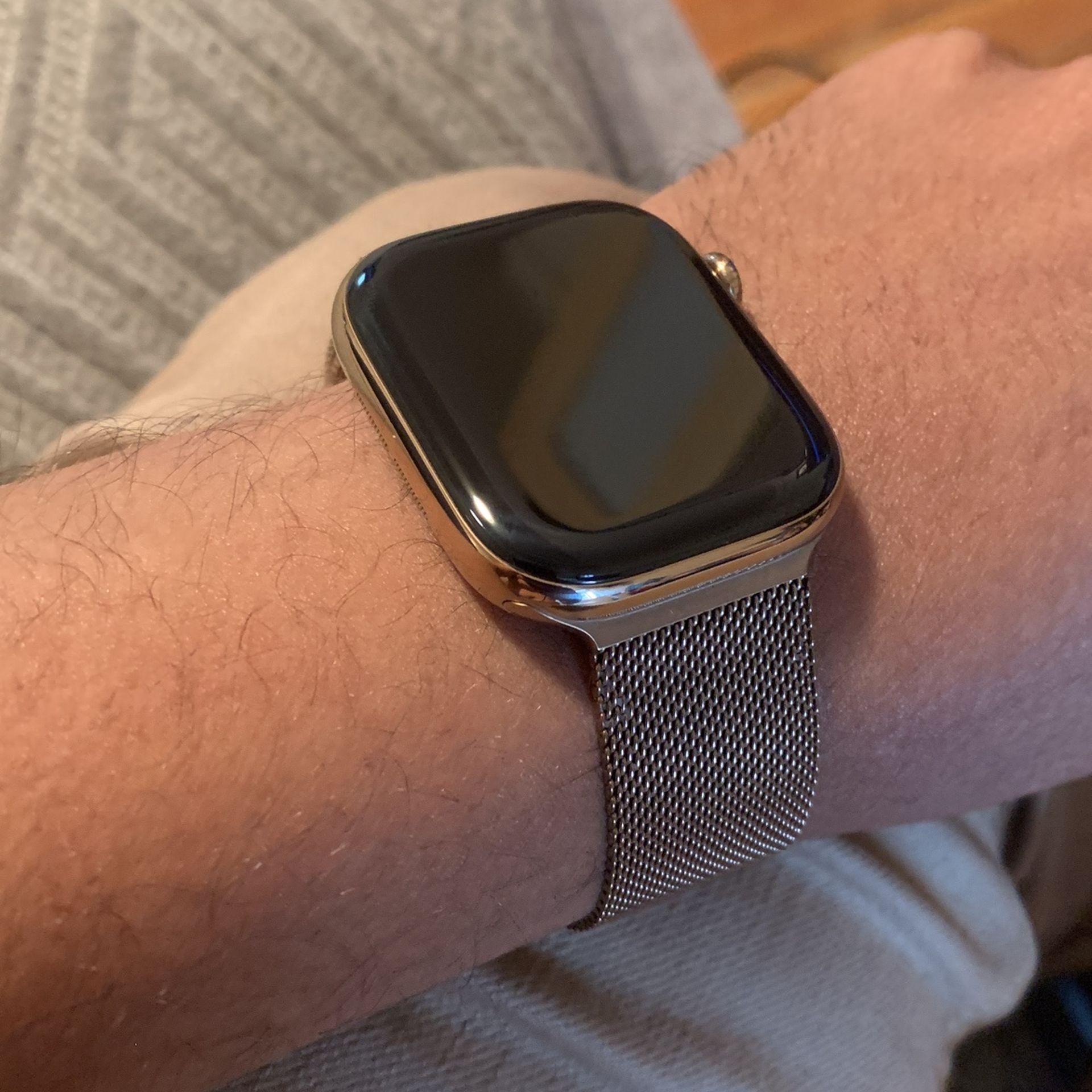 Apple Watch Series 10 (GPS+Cellular) 46mm Titanium Gold