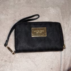 Micheal Kors wristlet/wallet