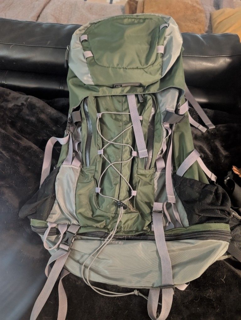 REI Passage 65 Youth. Backpack