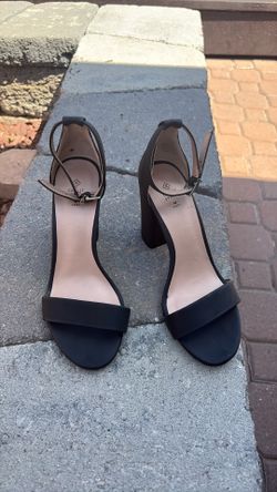 Women’s black shoes