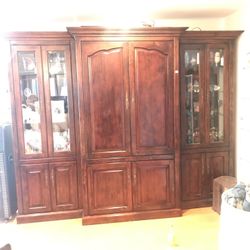 Entertainment center