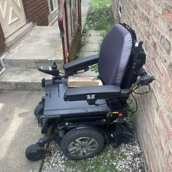 Quantum Edge 3 Tilting Power Wheel Chair 