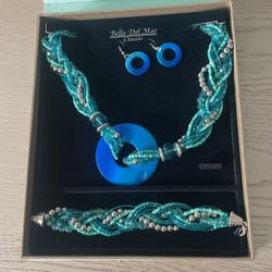 Three piece of jewelry set