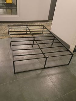 Full size bed frame very good condition