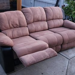 Loveseat  (Relclineable) 