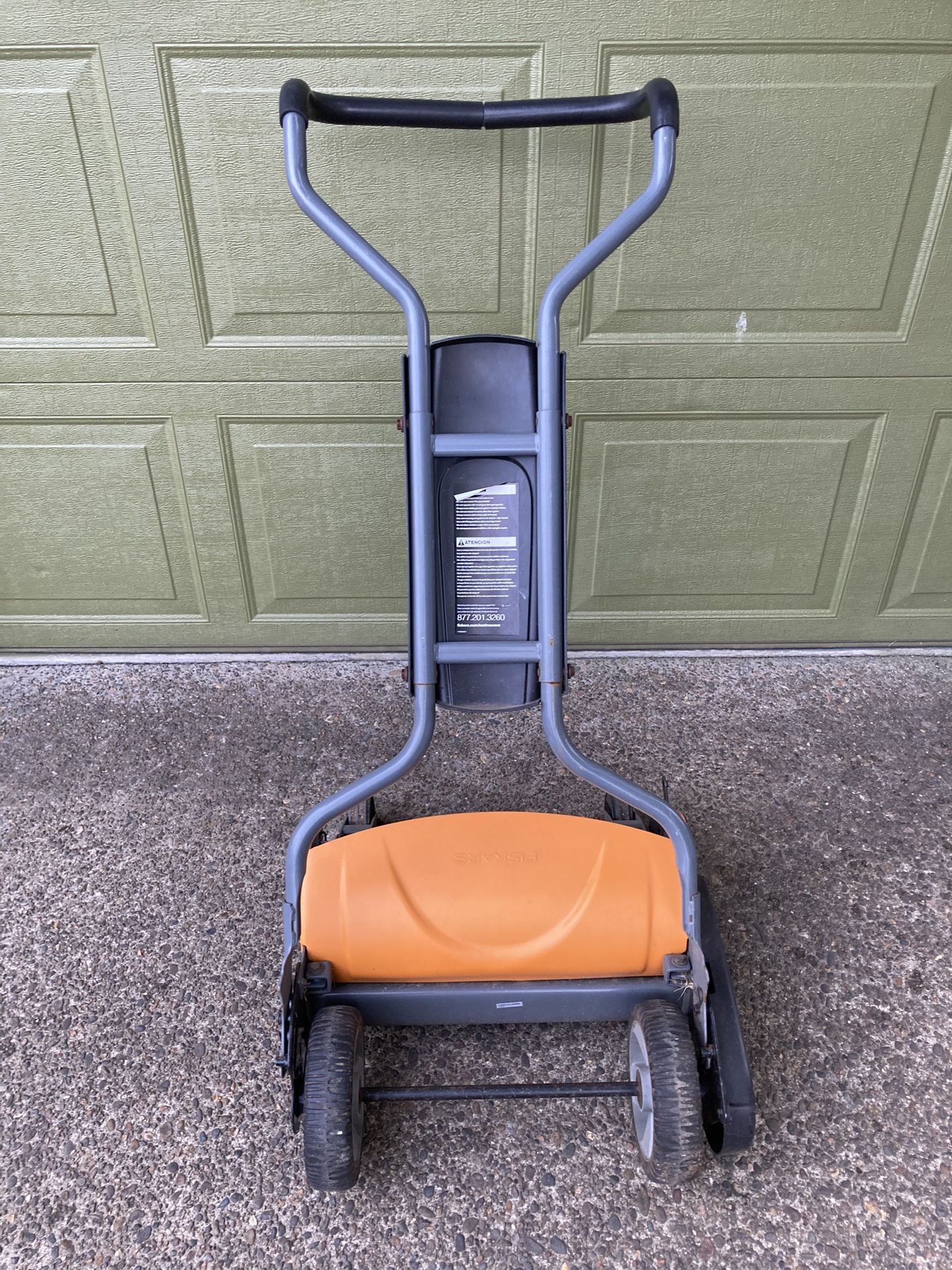Fiskars Staysharp Max Reel Push Lawn Mower - 18" Cut Width