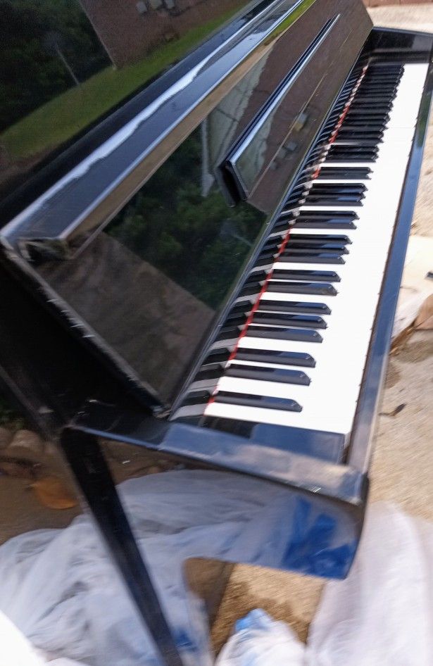 Pearl River Upright Piano 