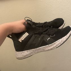 Women’s pumas Size 7