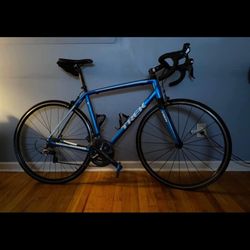 Trek Madone 2.3 56cm Bicycle - Road Bike