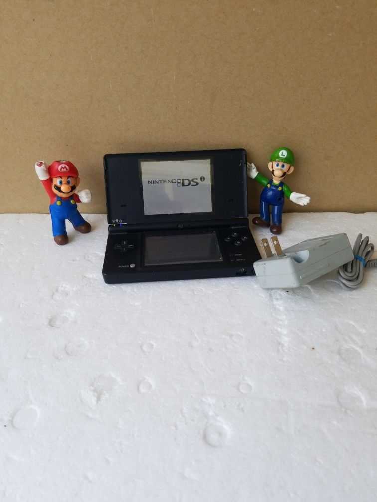DS (i) BEUTIFUL Black CONSOL original WITH Charger INCLUDED