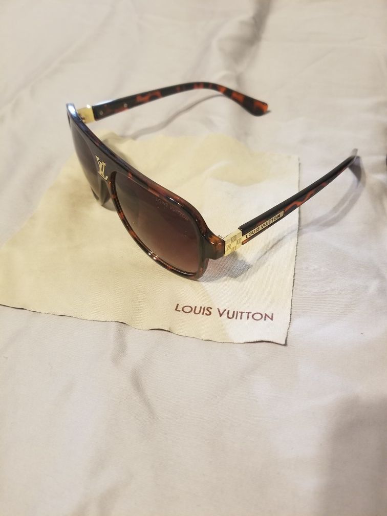 Mens Louis Vuitton LV Authentic Sunglasses for Sale in Seagoville, TX -  OfferUp