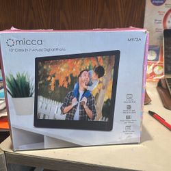 Micca 10”  Digital Photo Screen