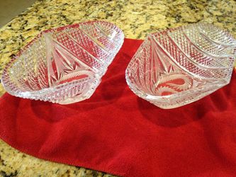 2 small glass bowls very nice design