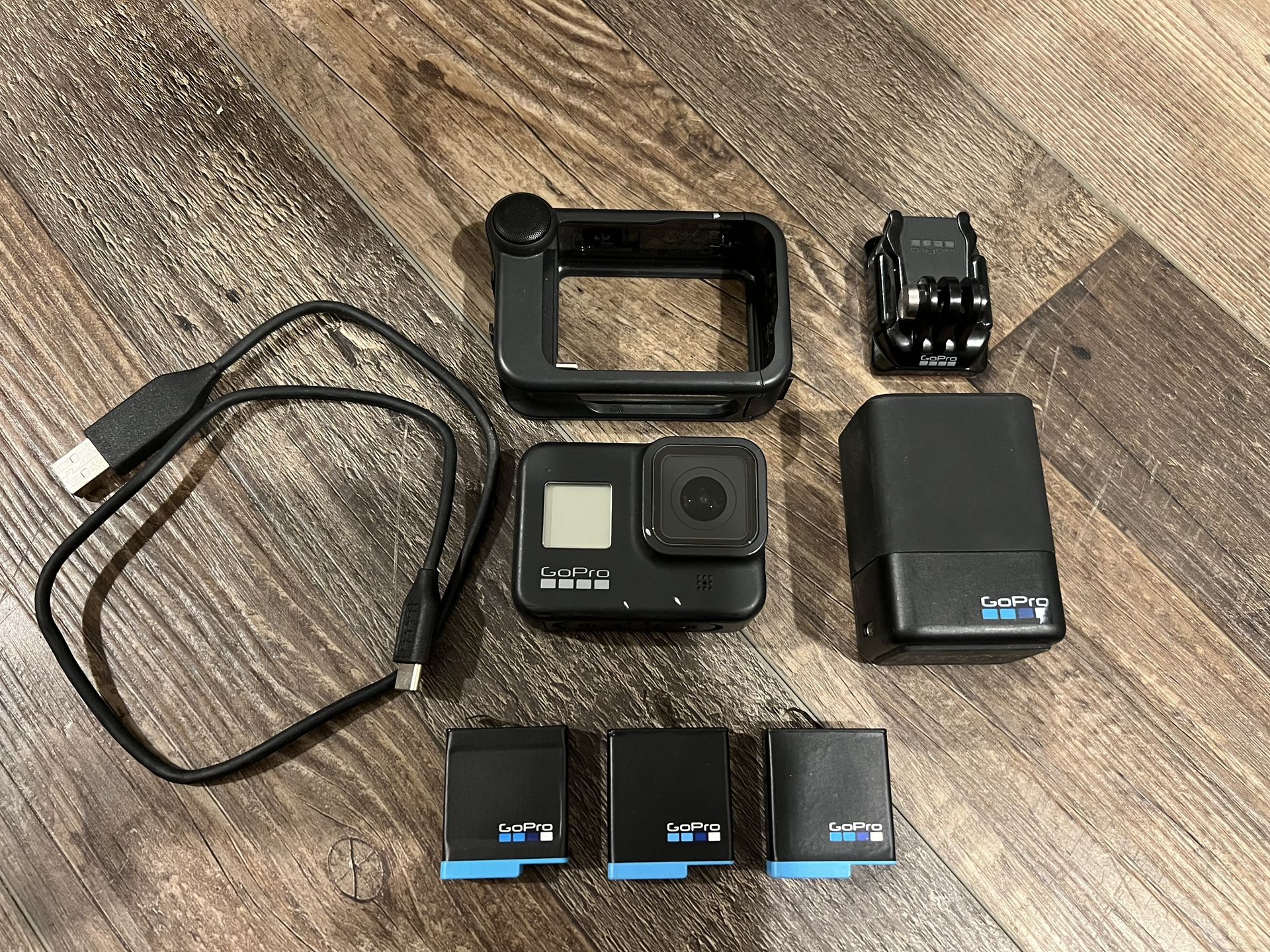 Go Pro Hero 8 + Accessories