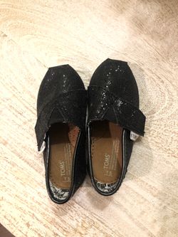 Toddler Size 5 black sparkle Toms $7