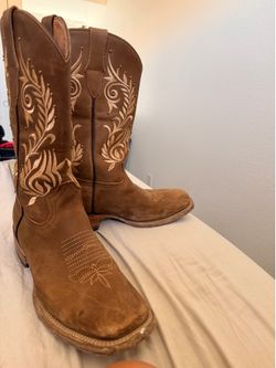 Women's cowgirl boots