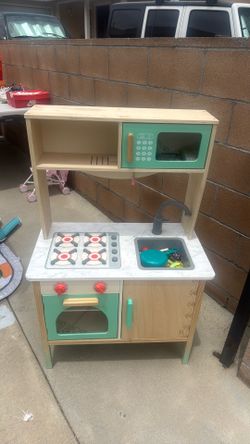 Play kitchen