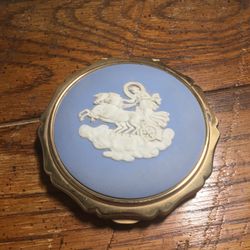 Brooch Wedgwood Made In England Compact With Mirror (MUST GO) 