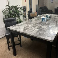 Kitchen Table With 4 Barstool Chairs 