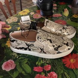 Time and True Woman Shoe