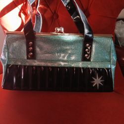 LuxDeVille Handbag With Kiss Lock