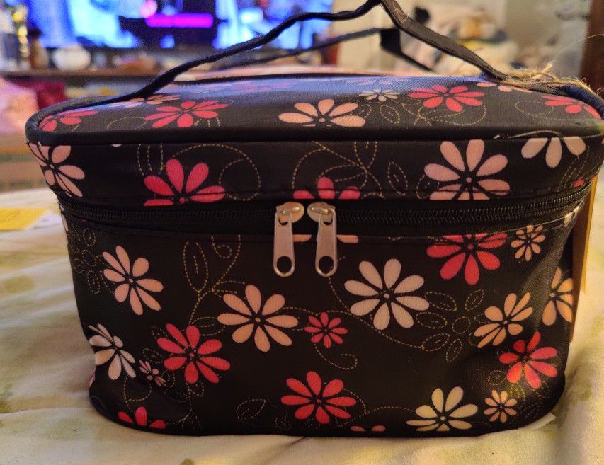 Cosmetic Case With Makeup Bag And 4 Face/Eye Brushes