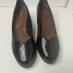Ros Hommerson Black Patent Leather Kitten Heels Size 10.5W 