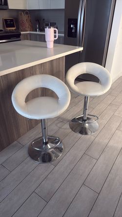Set of 360 Rotating Barstool Chairs