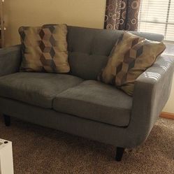  Loveseat – Clean, Solid & Comfortable