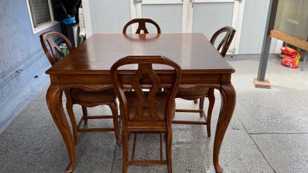 Table 4 seats