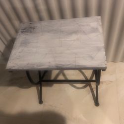 ACCENT TABLE