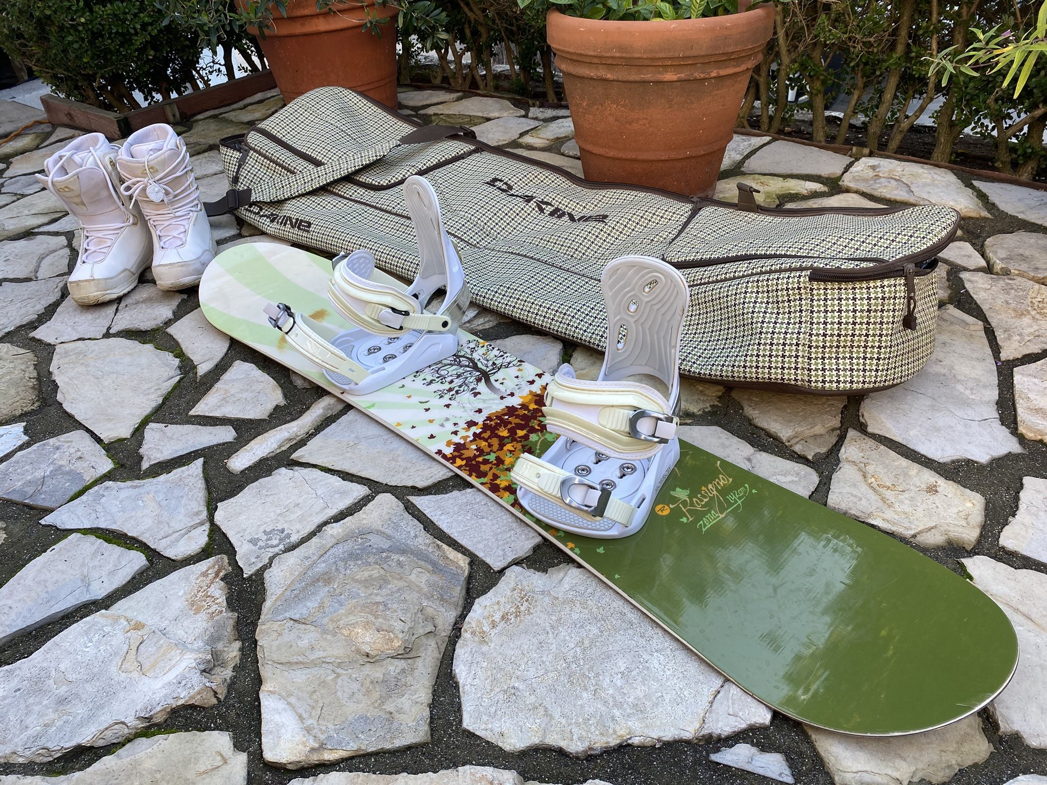 Snowboard Rosignol Board, Bindings, Boots and Bag