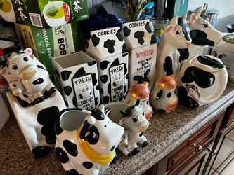 Cow cookie jars set