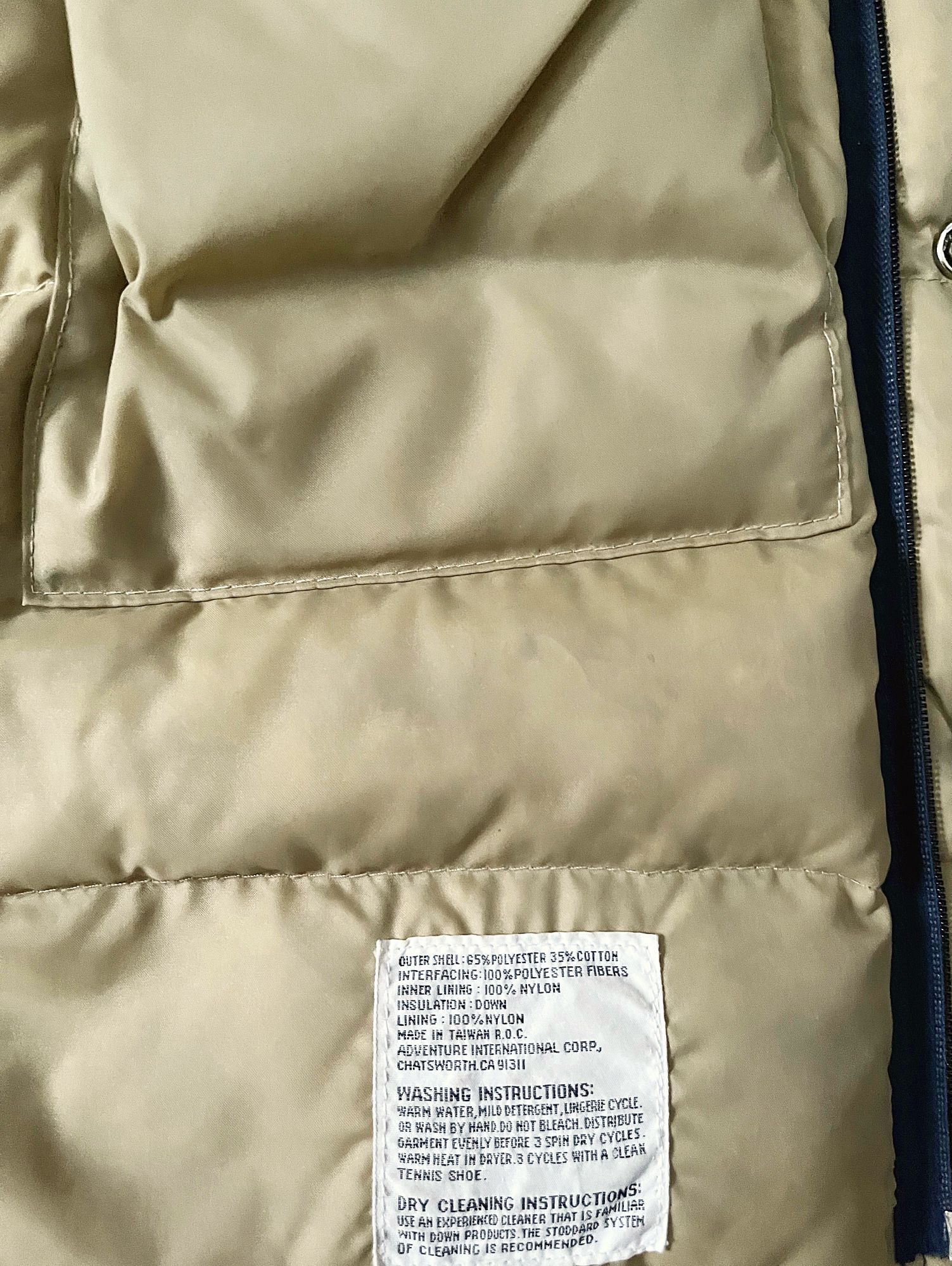 Men’s Vintage 90’s Adventure Gear Puffer Vest. Size XL. Double Layer Down Full Zip. Color block, Blue/Brown. Absolute excellent condition like new zer