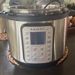 VERY SLIGHTLY USED INSTA POT