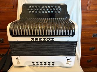 Hecho en Alemania 🇩🇪 Hohner Corona C-2 acordeon accordion en Fa FBE como nuevo.